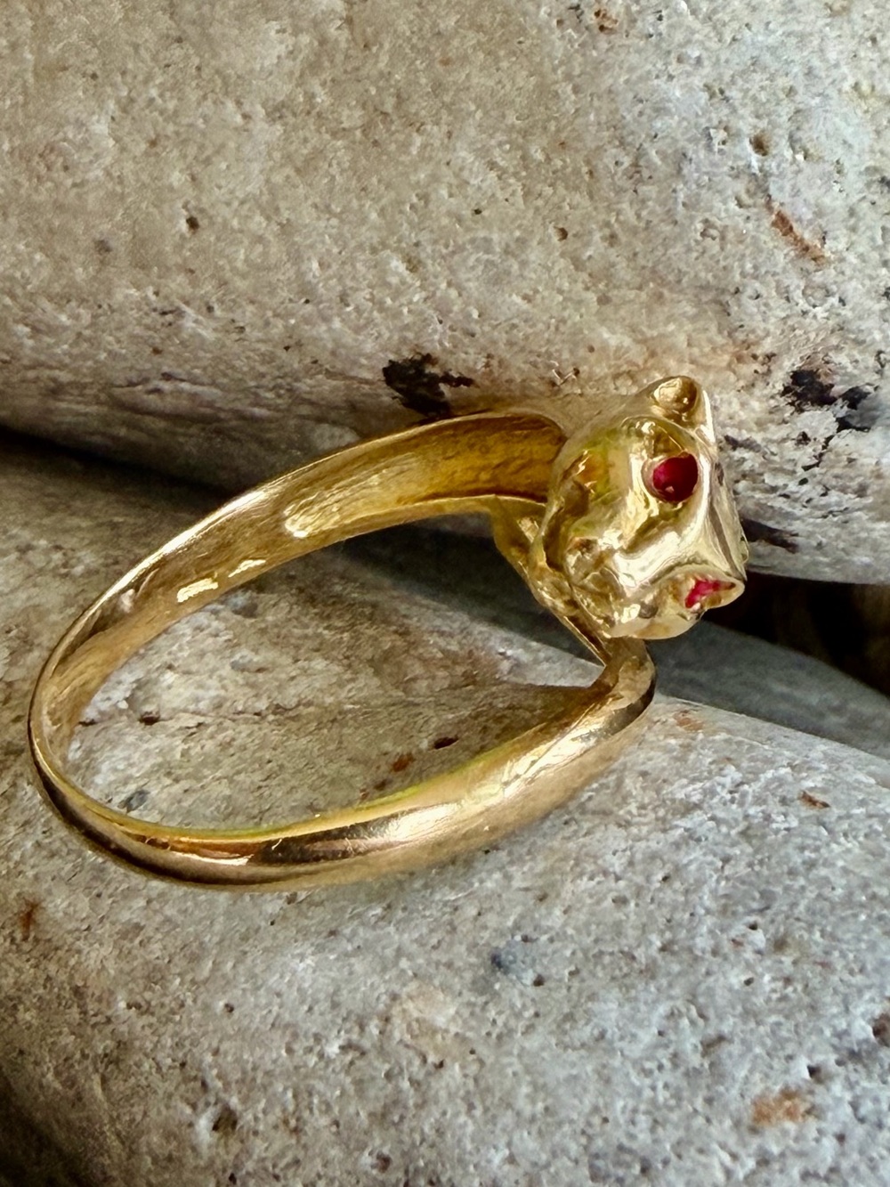 18 karat gold panther ring